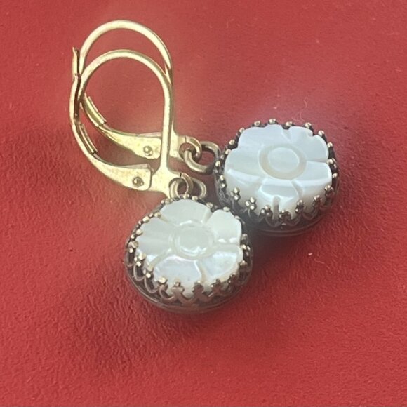 Carved Mother of Pearl Flower Earrings, Petite, Dangle, Drop, Vintage Style - Picture 6 of 7